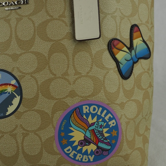 Disney Coach City Zip Tote Minnie Mouse Patches - Picture 4 of 8